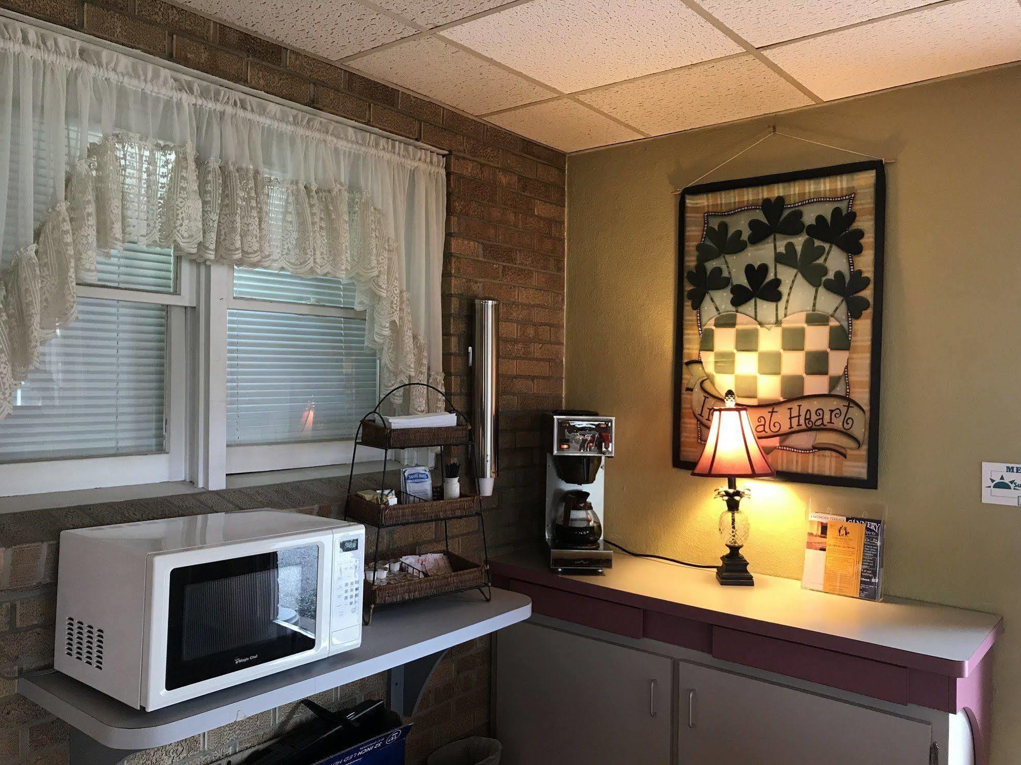 Mcgovern'S Motel And Suites Sun Prairie 외부 사진